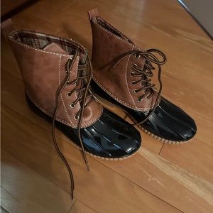 Women’s duck boots